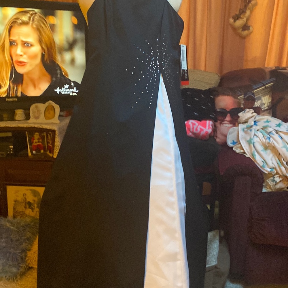 Jr size 7 long dress like tafita material nwt